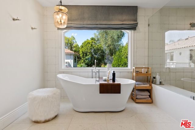 23593 Park South Street, Calabasas CA: https://media.crmls.org/mediaz/98e7f472-93df-4ee0-b0d8-a1f4cc966426.jpg
