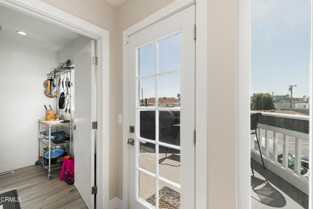 2516 Roosevelt Boulevard, Oxnard CA: https://media.crmls.org/mediaz/98e87aa2-2250-438b-aa75-db758a9835db.jpg