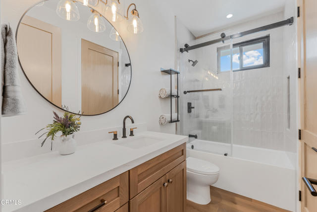 265 W Kelly Road, Thousand Oaks CA: https://media.crmls.org/mediaz/98e89fa4-9846-49f2-b962-cf86e0edc2b0.jpg
