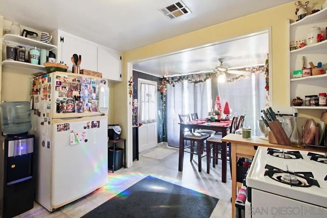 1654 LINWOOD, San Diego CA: https://media.crmls.org/mediaz/98e8ae04-2969-4031-b6a3-ceb7d835d39b.jpg