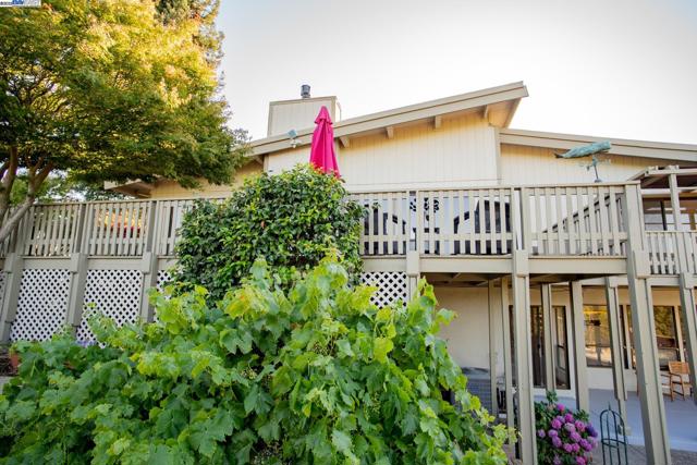 4732 Mira Vista Drive, Castro Valley CA: https://media.crmls.org/mediaz/98e9afdf-9d55-4f1a-94c9-b1731276072f.jpg