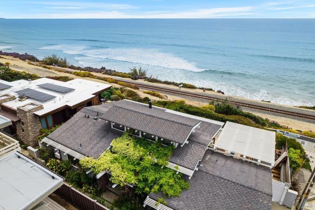 111 Little Orphan Aly, Del Mar CA: https://media.crmls.org/mediaz/98eb189b-3965-4000-a20f-96bbc4fc92f8.jpg