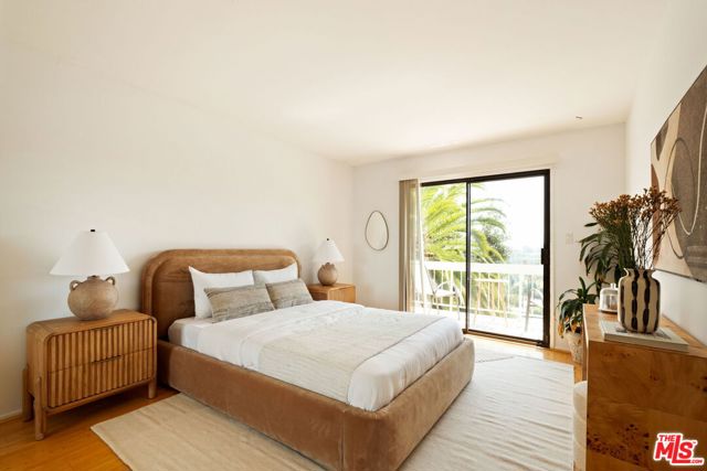 21694 Yucatan Avenue, Woodland Hills CA: https://media.crmls.org/mediaz/98eb2df6-b3df-4f5b-9ee8-2bb8721a1f9a.jpg