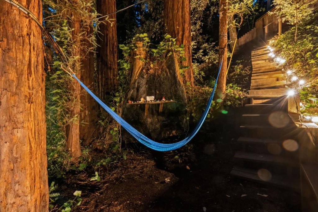 https://media.crmls.org/mediaz/98ebbd5d-4131-472e-8bf1-d58299e9f46f.jpg?preset=X-Large