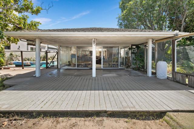 515 1st St, Coronado CA: https://media.crmls.org/mediaz/98ebeec8-df73-46e7-bc9c-04f5b72cdb3d.jpg
