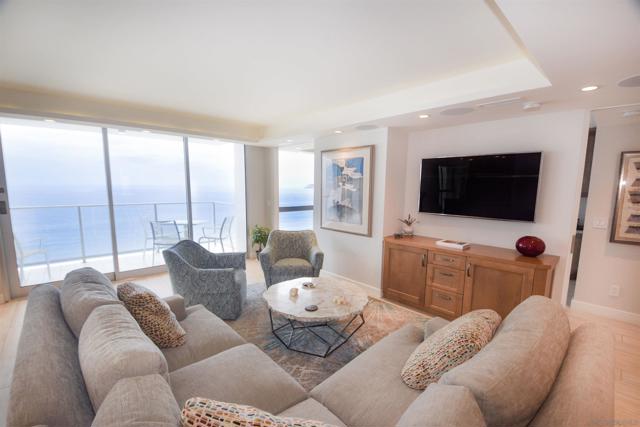 1760 Avenida Del Mundo, Coronado CA: https://media.crmls.org/mediaz/98ec03f2-2805-40cd-aef5-b0931dec4dbd.jpg