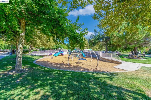 5943 Corte Arboles, Pleasanton CA: https://media.crmls.org/mediaz/98ec693e-445e-4e8b-a861-097854b21aa2.jpg