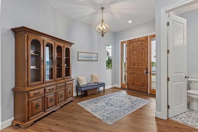 Detail Gallery Image 4 of 34 For 276 Hilltop Dr, Chula Vista,  CA 91910 - 4 Beds | 3/1 Baths