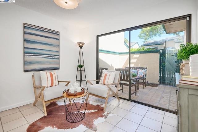606 Baywood Rd, Alameda CA: https://media.crmls.org/mediaz/98ee4c64-55e6-4db1-a9ba-79785322ed76.jpg