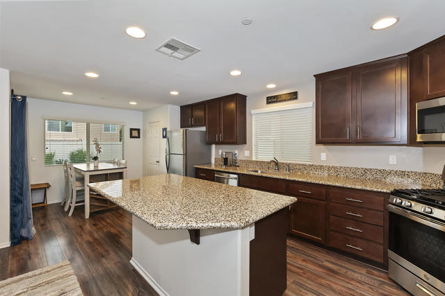 1431 Allium Court, Beaumont CA: https://media.crmls.org/mediaz/98ee863a-96ba-4cae-8add-2375e71f2e66.jpg