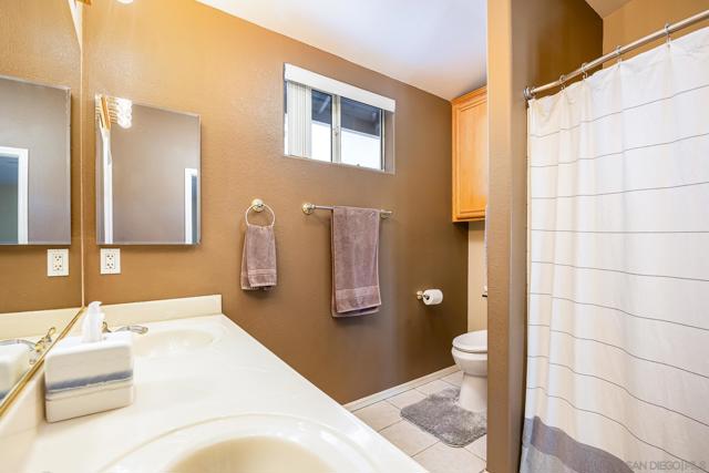 235 Loma Vista Pl, El Cajon CA: https://media.crmls.org/mediaz/98ef0a01-b96e-46bd-b59f-0c151cbd81e2.jpg