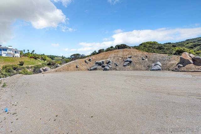 2169 Corte Dorado Espuela, Alpine CA: https://media.crmls.org/mediaz/98ef3d03-1682-4cd2-8a3d-3a17ce7cc8cd.jpg