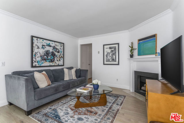 428 Hill Street, Santa Monica CA: https://media.crmls.org/mediaz/98ef6c22-943b-4237-b702-357092b3aea1.jpg