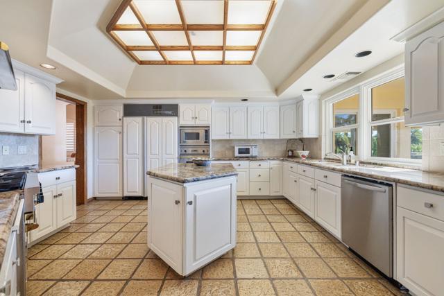 50180 Vista Montana Road, La Quinta CA: https://media.crmls.org/mediaz/98ef6fd3-5478-4e7a-aa37-1d036c66b3ff.jpg