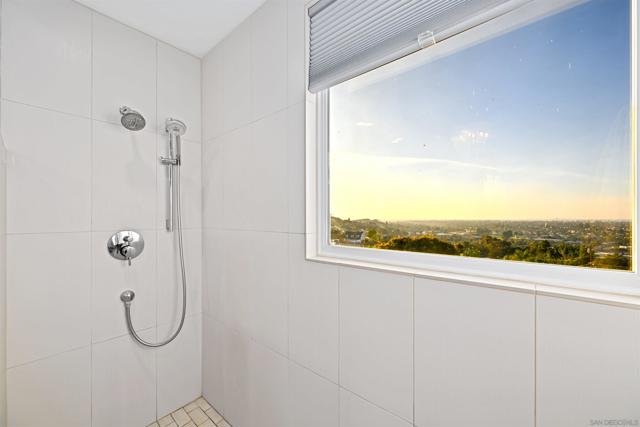 7953 Cinthia St, La Mesa CA: https://media.crmls.org/mediaz/98efeb18-cdf4-4818-ba39-a32c4ead74b7.jpg