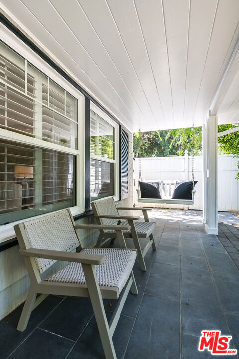 3544 Laurel Canyon Boulevard, Studio City CA: https://media.crmls.org/mediaz/98f01563-3281-4a95-8856-0c8955f83c1f.jpg