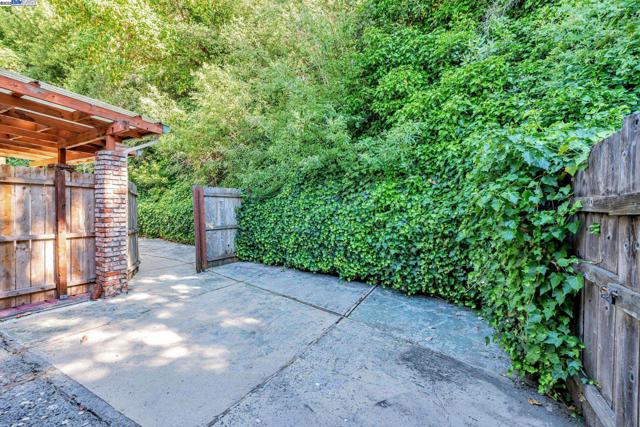 3950 Pinole Valley Rd, Pinole CA: https://media.crmls.org/mediaz/98f0ceff-9c97-43e1-b57e-804172d2ff0f.jpg
