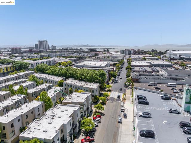 1213 67Th St, Oakland CA: https://media.crmls.org/mediaz/98f0faa1-dbce-4e2b-be1a-a49c5eb4b4c6.jpg