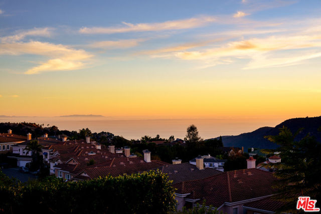 16724 Calle Arbolada, Pacific Palisades CA: https://media.crmls.org/mediaz/98f10abc-ee10-4b6e-8919-491605f27e20.jpg
