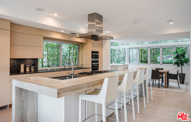 532 6th Street, Manhattan Beach CA: https://media.crmls.org/mediaz/98f12035-813c-4d84-a9bf-83dd286425f2.jpg