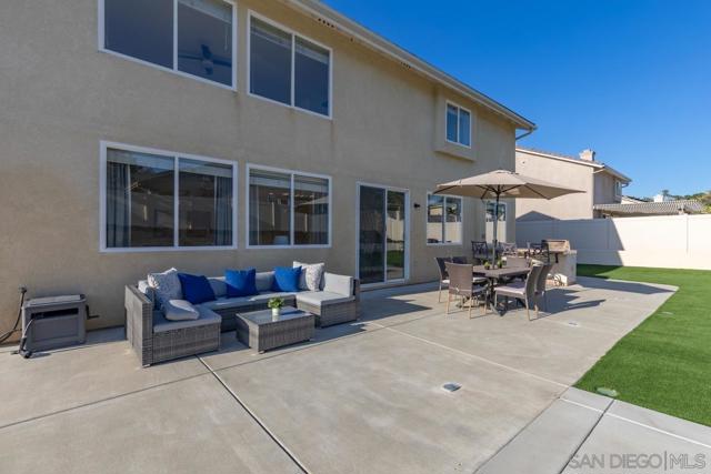 1889 Autumn Ln, Vista CA: https://media.crmls.org/mediaz/98f17b09-0554-4075-8ec6-b1af80f5a379.jpg