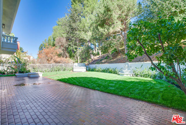 10221 Briarwood Drive, Los Angeles CA: https://media.crmls.org/mediaz/98f22c6f-abce-40d0-9413-64294f5b46a8.jpg