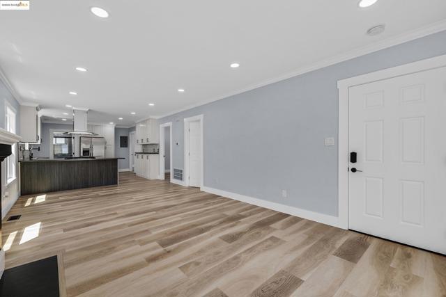 2427 67th Ave, Oakland CA: https://media.crmls.org/mediaz/98f23930-2d3e-4b4c-9455-33bc63572eb9.jpg