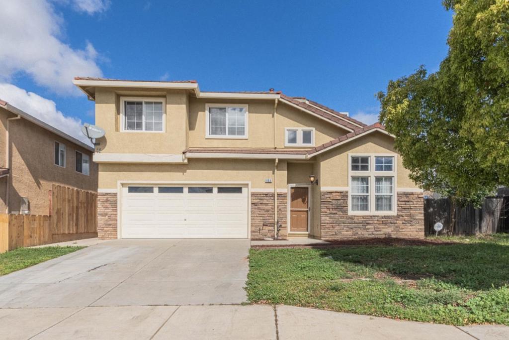 965 Las Flores Street