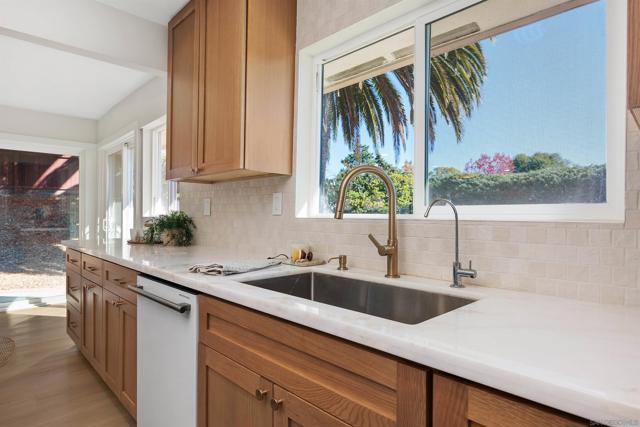 17111 Prado Pl, San Diego CA: https://media.crmls.org/mediaz/98f2961a-7f95-4824-8bb5-e9d7b68b24bc.jpg