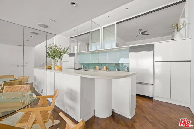 6 Voyage Street, 204 photo 6