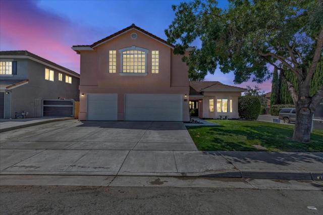 2161 Teakwood Court, Hollister CA: https://media.crmls.org/mediaz/98f2d5b1-156e-4a07-a9bd-216cca026427.jpg