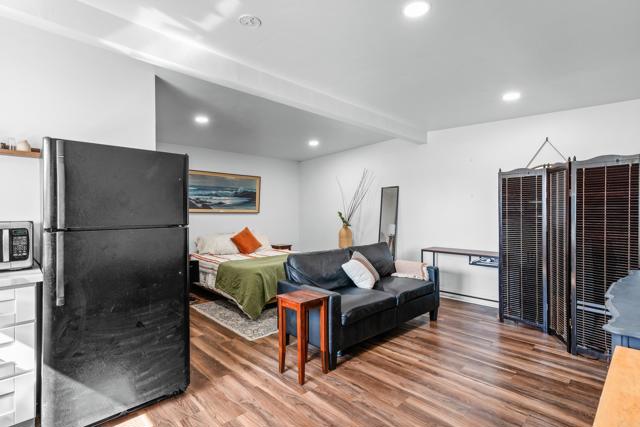 3761 63 Swift Ave., San Diego CA: https://media.crmls.org/mediaz/98f2fea6-db5d-4921-81aa-0dd6bad0e92e.jpg