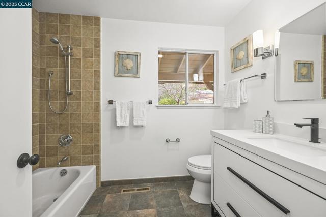 3231 Quandt Rd, Lafayette CA: https://media.crmls.org/mediaz/98f32528-f863-440f-be86-012a52dbf21a.jpg