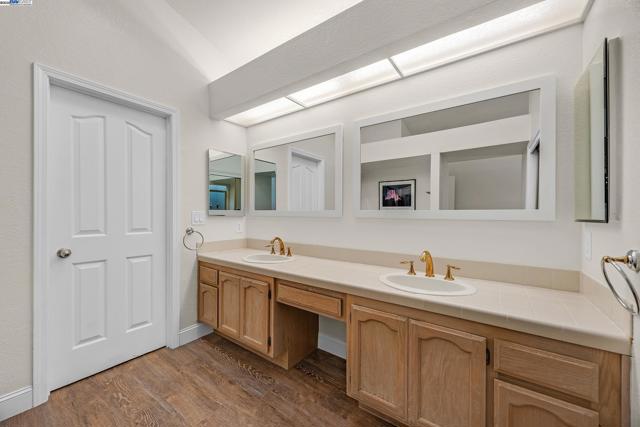 2380 Wayfarer Dr, Discovery Bay CA: https://media.crmls.org/mediaz/98f33aa4-082c-41b1-bf65-a5d61516b89e.jpg