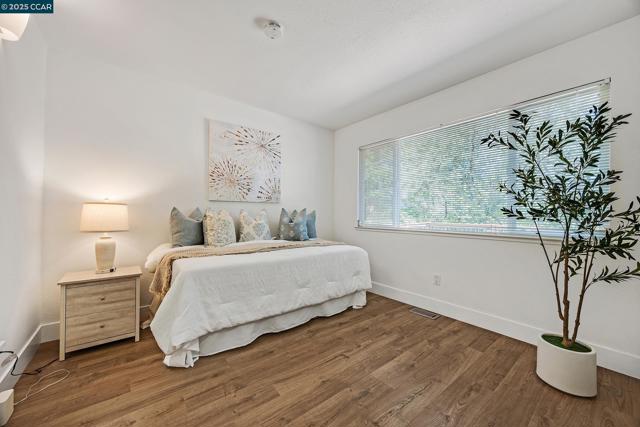 14 Saint Louis Ln, Pleasant Hill CA: https://media.crmls.org/mediaz/98f33e38-e6b6-4377-88b3-d7470dde016e.jpg