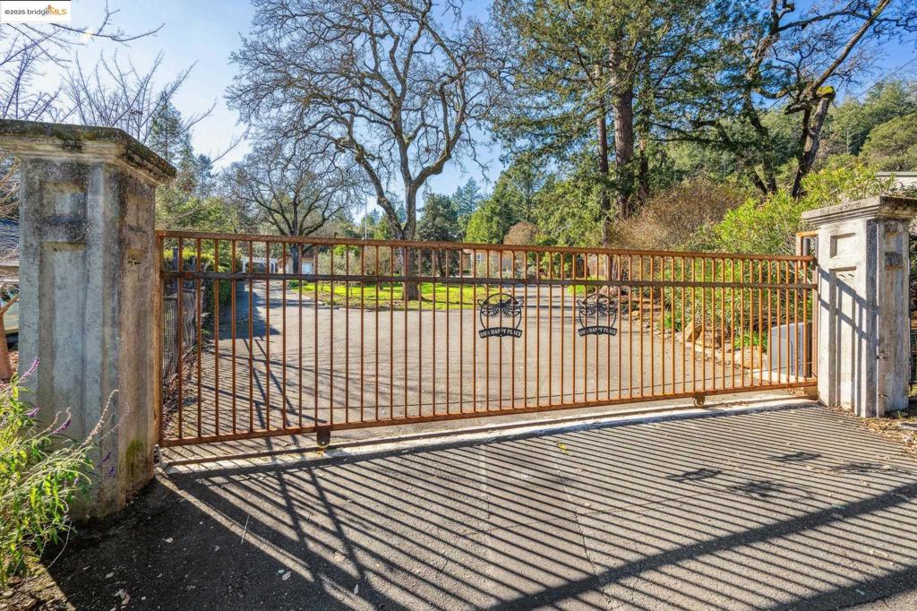 605 Los Olivos Rd