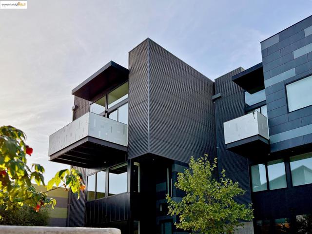 809 Folger Ave, Berkeley CA: https://media.crmls.org/mediaz/98f3f0a5-6a6b-4a8f-a2b3-d6f4a820b229.jpg