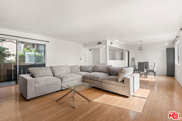 14990 Victory Boulevard, Van Nuys CA: https://media.crmls.org/mediaz/98f4267c-243a-4878-b469-aae3bb4d08a9.jpg