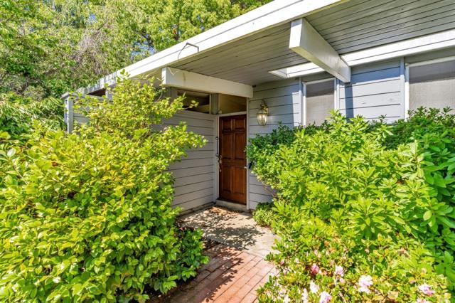 26 Roosevelt Circle, Palo Alto CA: https://media.crmls.org/mediaz/98f44a5a-3c6d-472a-a66c-3370937a2642.jpg