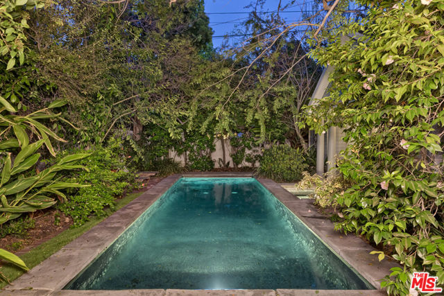 232 N Arden Boulevard, Los Angeles CA: https://media.crmls.org/mediaz/98f4d2a9-70ee-46ad-a94b-25b20df3620e.jpg
