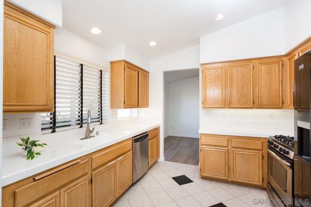 2334 Columbine Dr, Alpine CA: https://media.crmls.org/mediaz/98f52d5e-34df-4000-b50a-387b4eacc7d7.jpg
