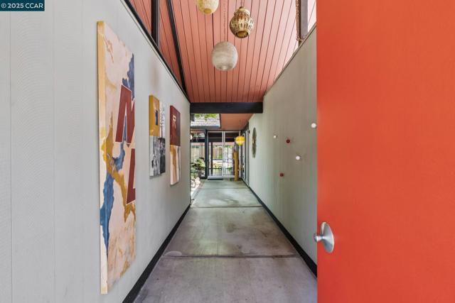 232 Clyde Dr, Walnut Creek CA: https://media.crmls.org/mediaz/98f5374e-2562-480d-ae81-135b96cf3ee6.jpg
