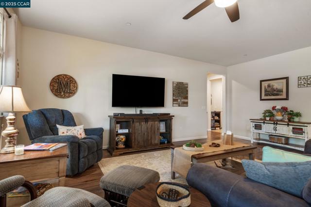 7100 Metcalf Way, Hughson CA: https://media.crmls.org/mediaz/98f5df17-6d72-4884-a57f-5b8dc6a4e014.jpg