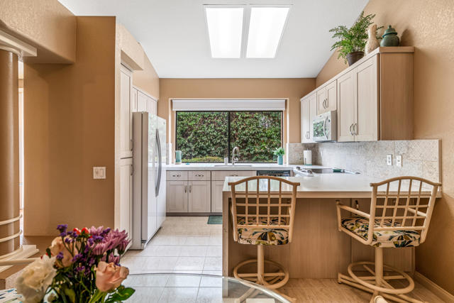 Image 16 of 36 For 76579 Sheba Way