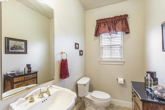 Image 25 of 40 For 8585 Whispering Oaks Rd