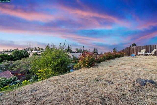 2628 Asilomar Dr, Antioch CA: https://media.crmls.org/mediaz/98f67ff0-49e1-49f9-99ca-cc9028cb6976.jpg