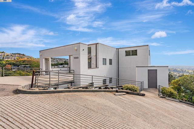 1522 Grand View Drive, Berkeley CA: https://media.crmls.org/mediaz/98f68f52-a703-4cda-a552-818f359ea927.jpg