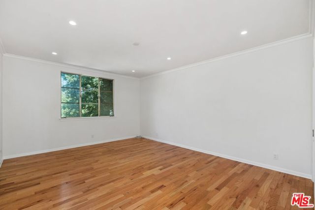 517 N Elm Drive, Beverly Hills CA: https://media.crmls.org/mediaz/98f697cb-328f-462e-8b2d-efc58b51d462.jpg