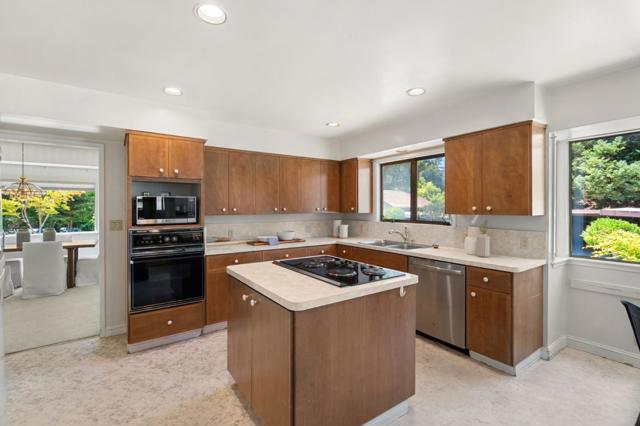 17 Oak Street, Los Altos CA: https://media.crmls.org/mediaz/98f6b835-af03-4c29-b2a3-7fda3fc9a044.jpg