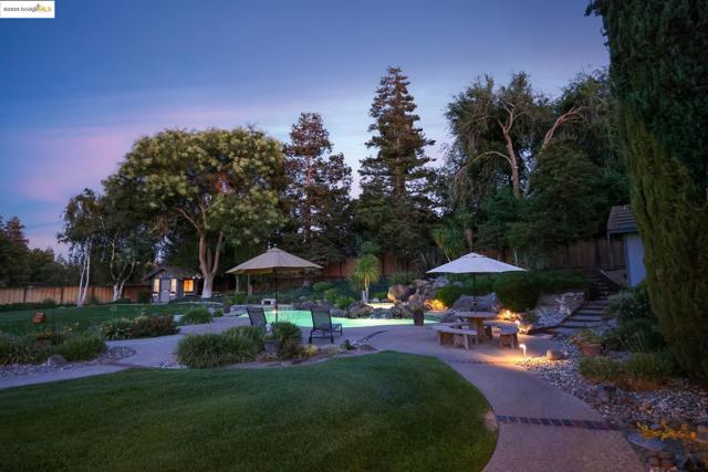 2960 Almondwood Pl, Oakley CA: https://media.crmls.org/mediaz/98f6f757-774f-4259-a6b6-05d214dbc3c2.jpg